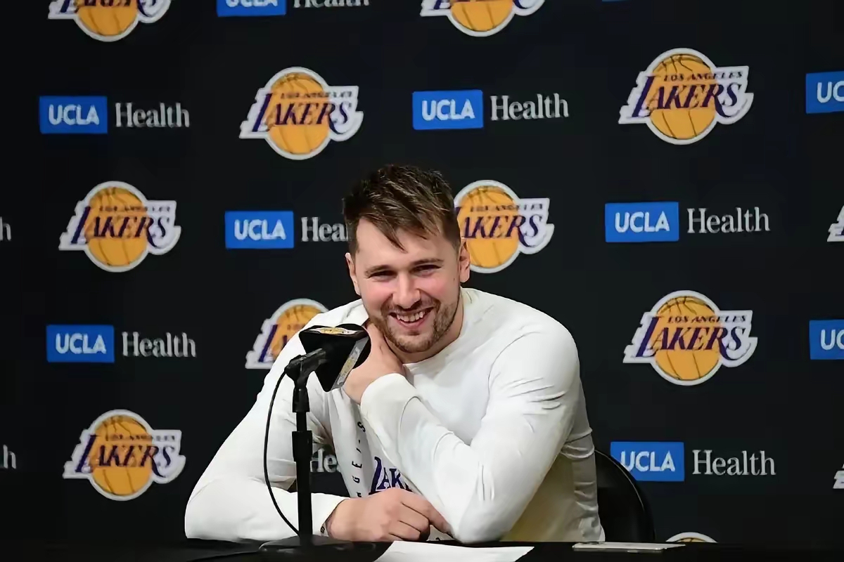 包含瓦朗谢纳客场失利，遭遇连败的词条