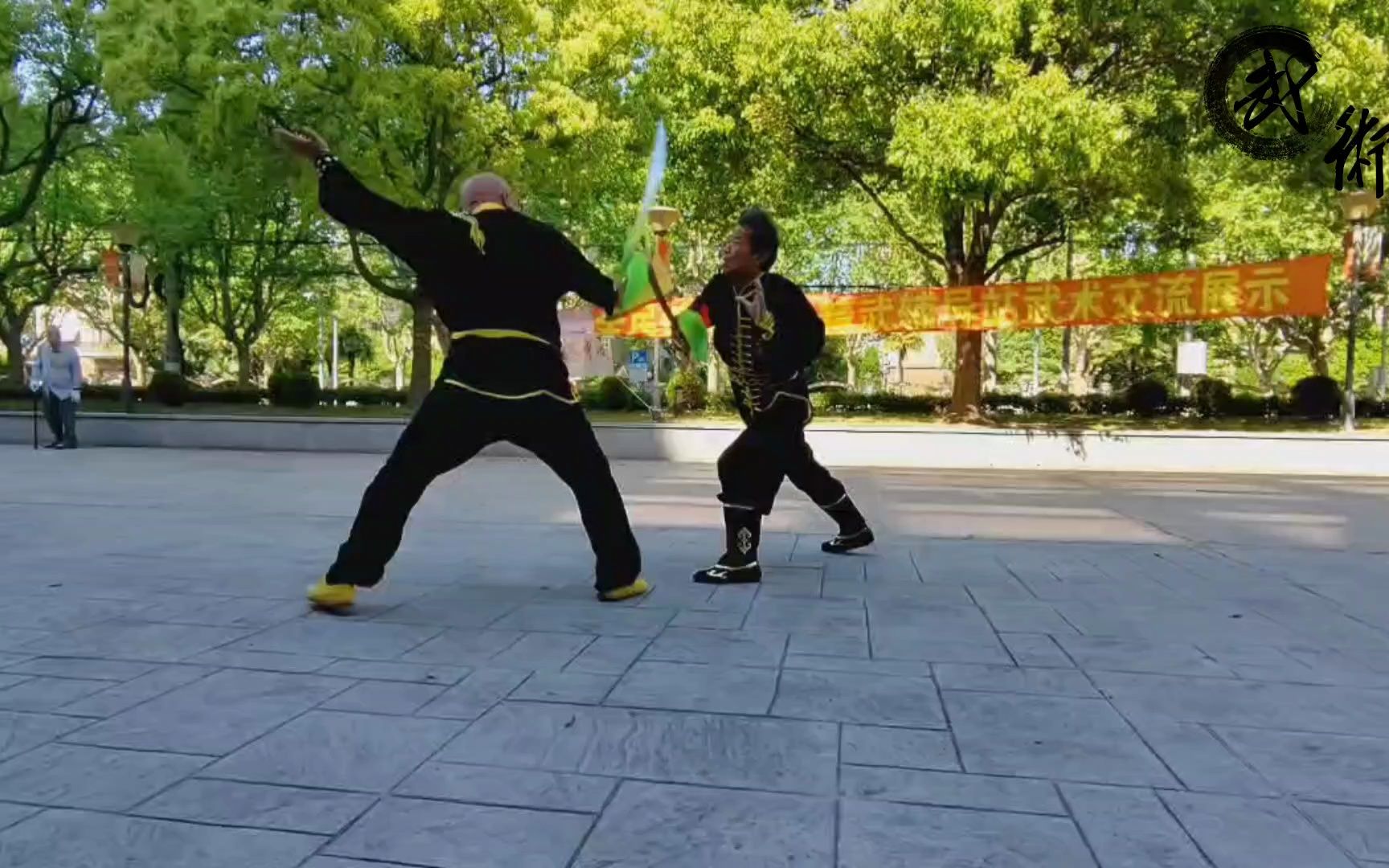 精彩绝伦!超级对决引发热议 精彩绝伦!超级对决引发热议