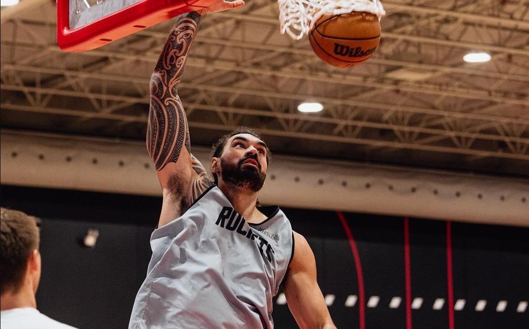 开云体育中国官网-爵士队士气低迷，球员鼓励争胜