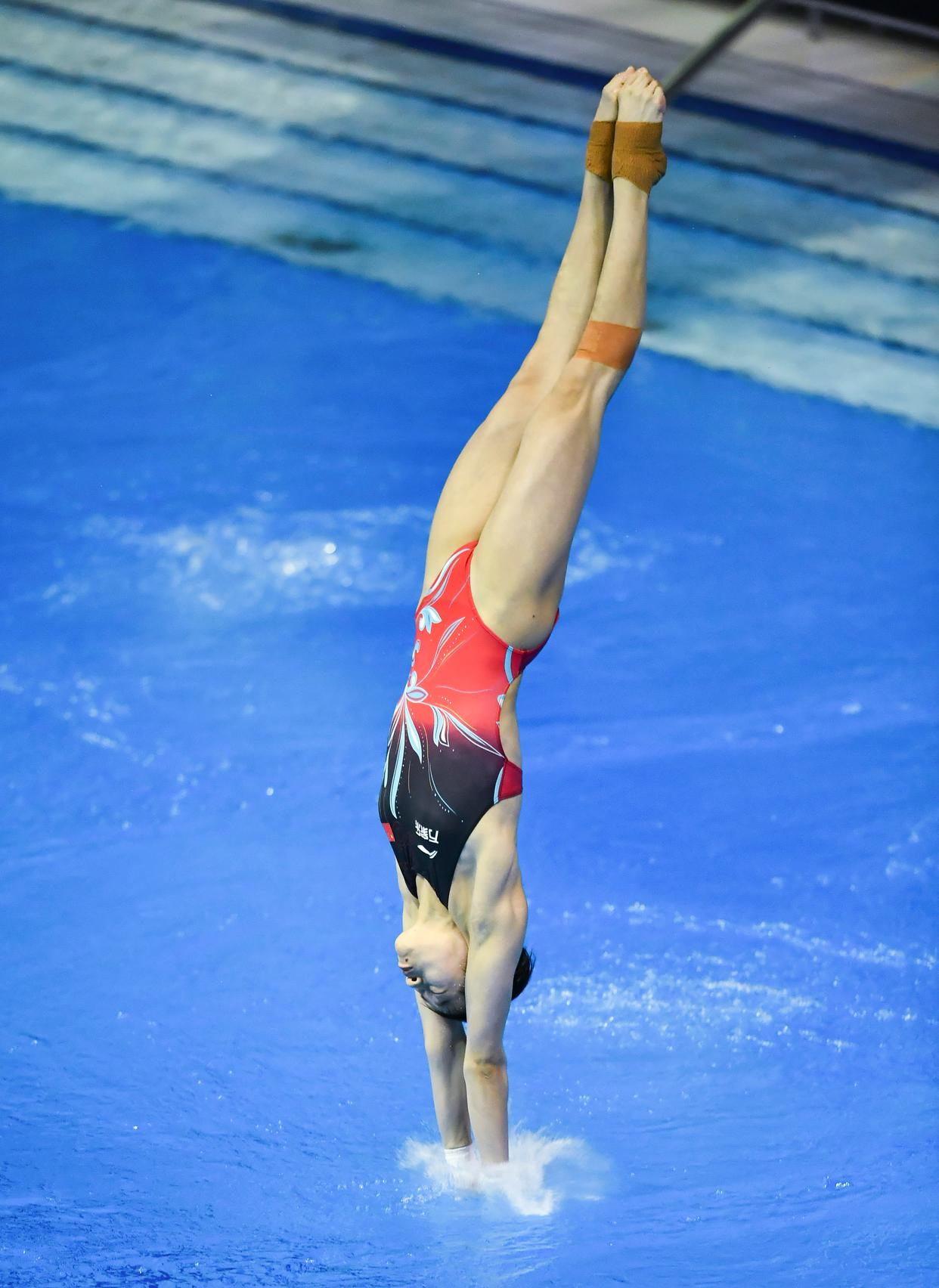 开云体育下载-美国女子跳水选手斩获银牌表现出色