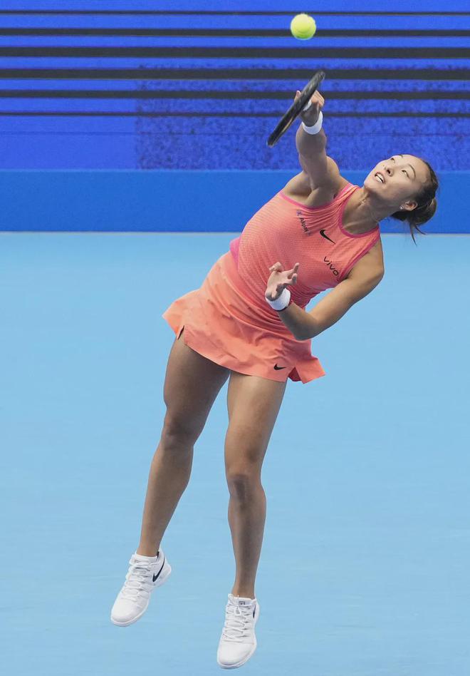 美国女子跳水选手斩获银牌表现出色 美国女子跳水选手斩获银牌表现出色