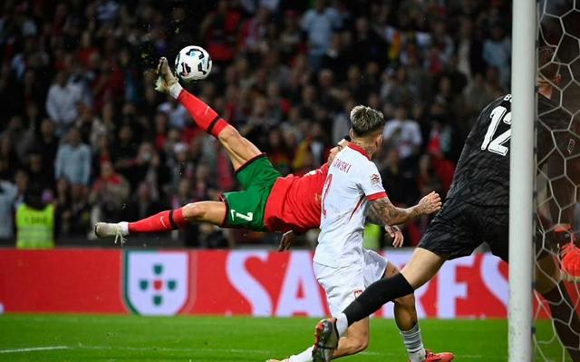 包含德国队大胜，暂时保持小组头名晋级的词条