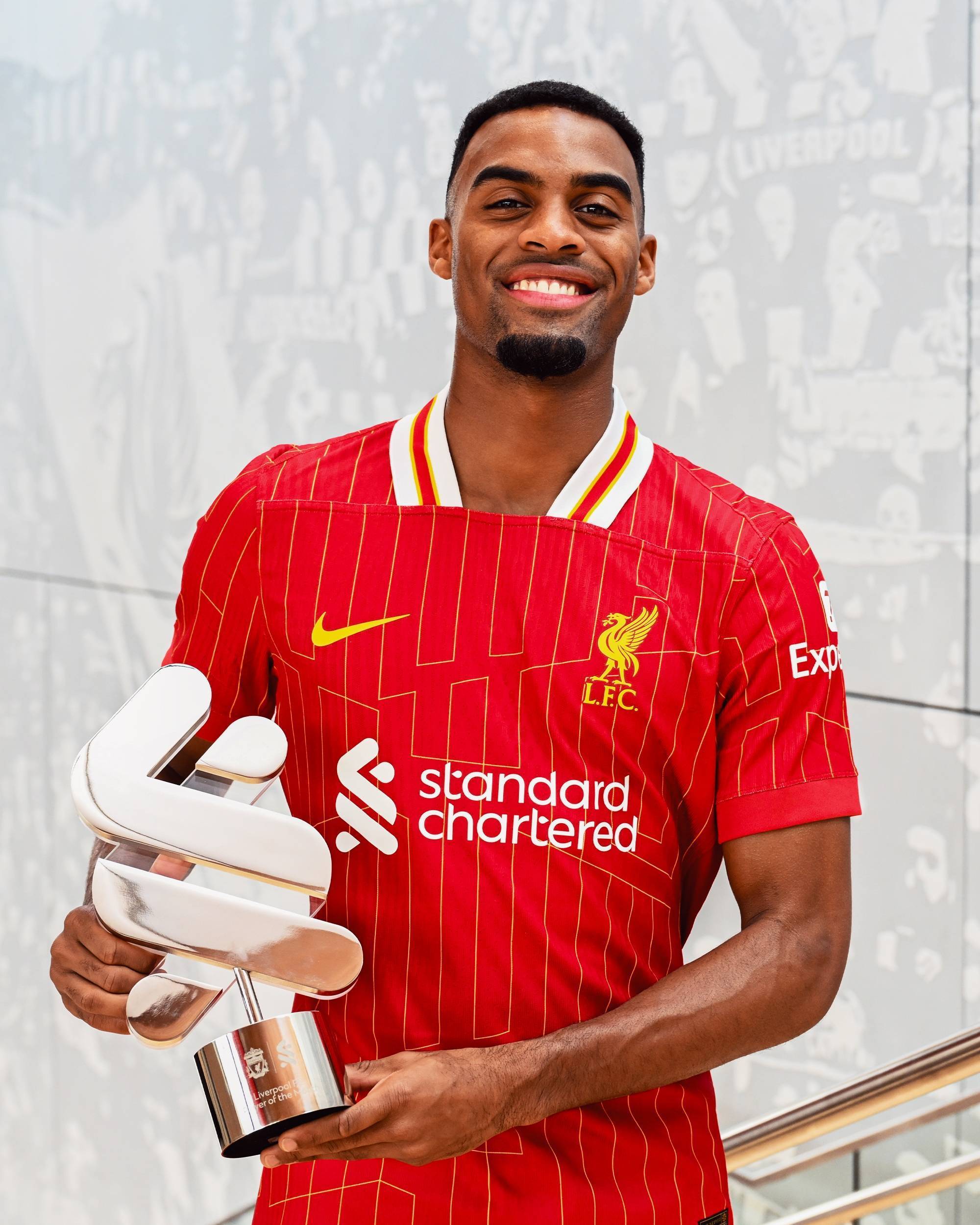 利物浦年轻球员崭露头角,成为战术核心 利物浦年轻球员崭露头角,成为战术核心