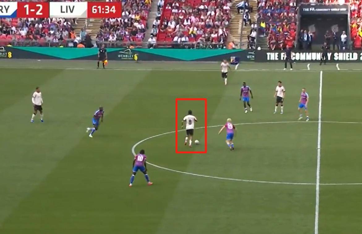 利物浦中场核心因伤休战，球队战斗力受损的简单介绍