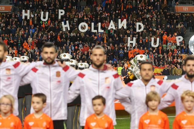 欧预赛比赛场连串激烈对决，球迷狂热支持的简单介绍