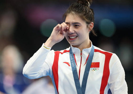 开云体育链接-跳水选手优雅飞翔，夺得铜牌的简单介绍