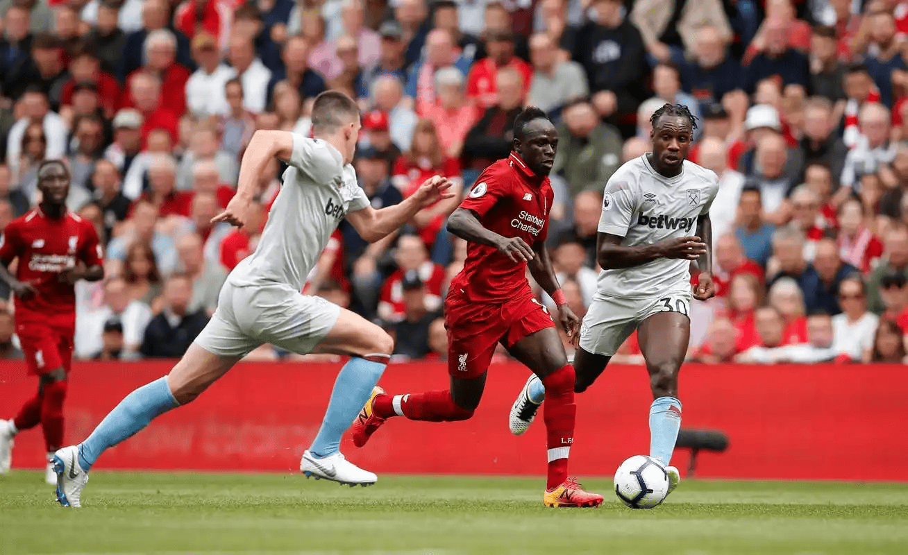 西汉姆联主场告捷，球队士气高涨提升排名