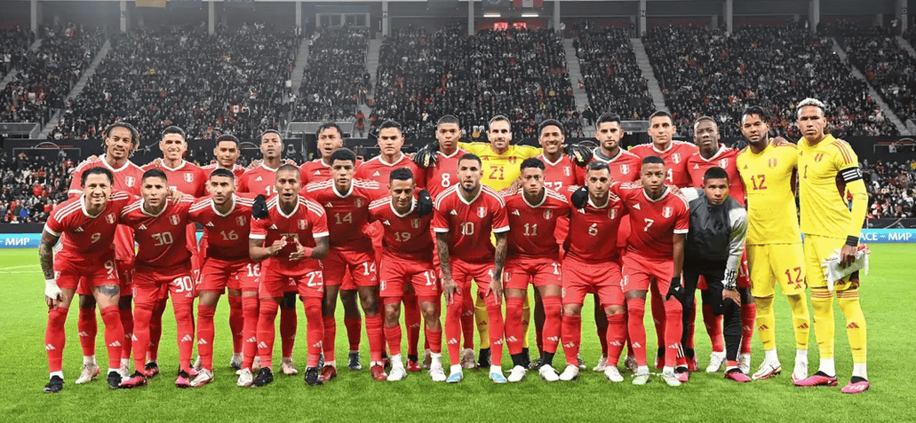 秘鲁队在对阵萨尔瓦多队的激战中取得胜利