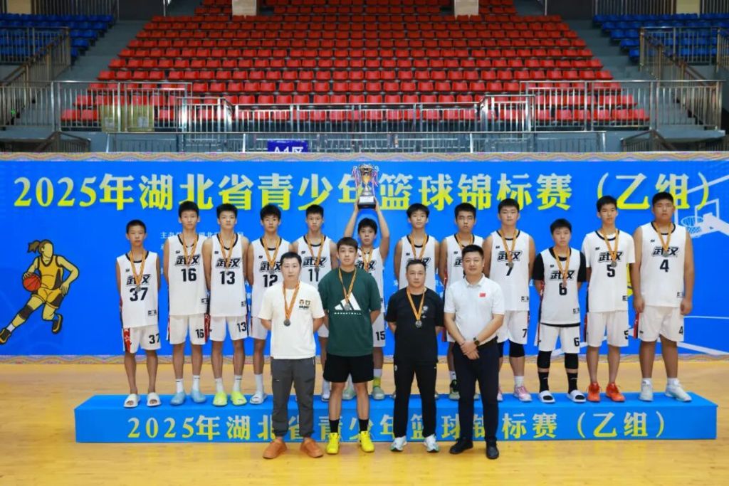 开云体育在线-包含青年篮球锦标赛掀起热潮，各校学子实力抢先的词条